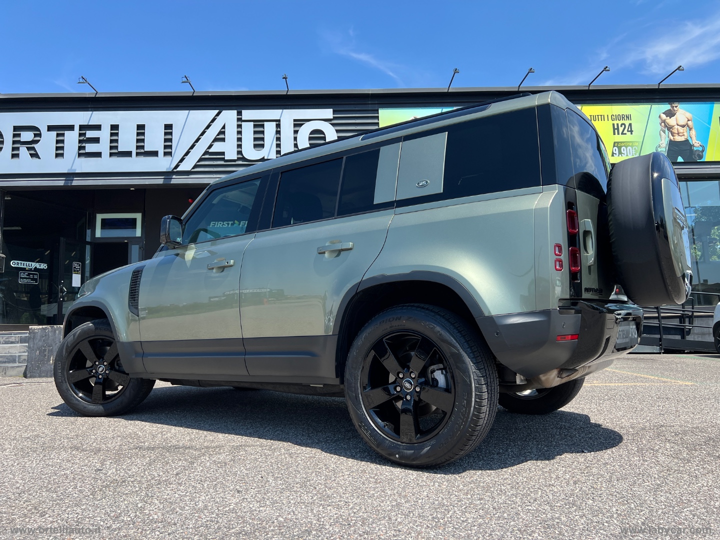 Defender 110 3.0D I6 250 CV AWD Auto SE - immagine 39