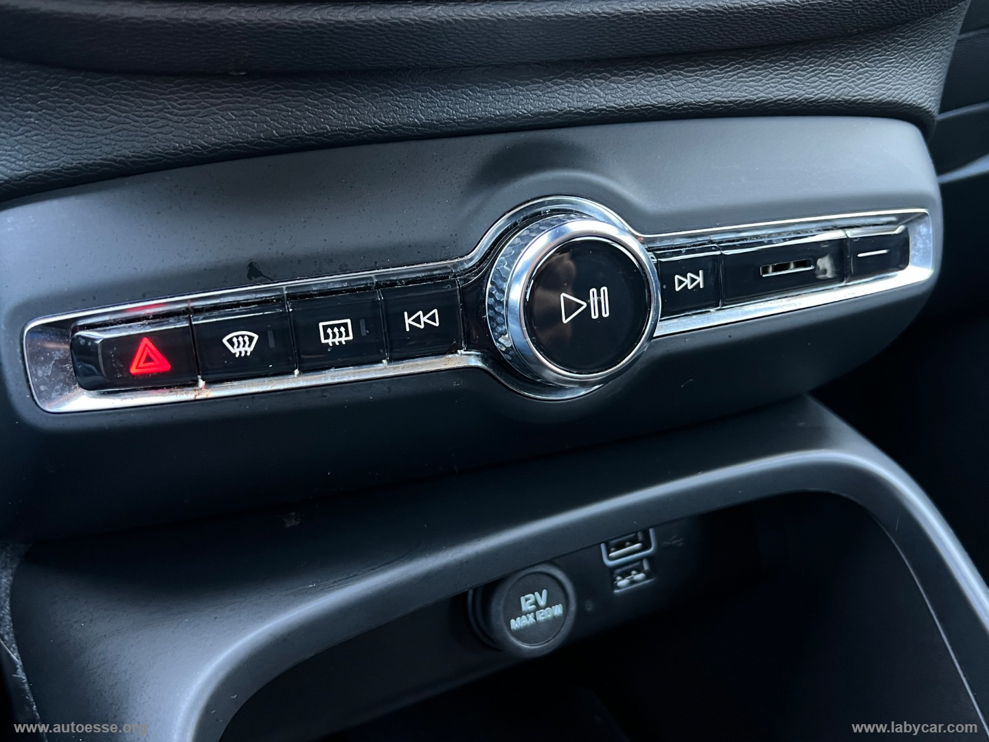 XC40 T2 automatico Essential - immagine 39