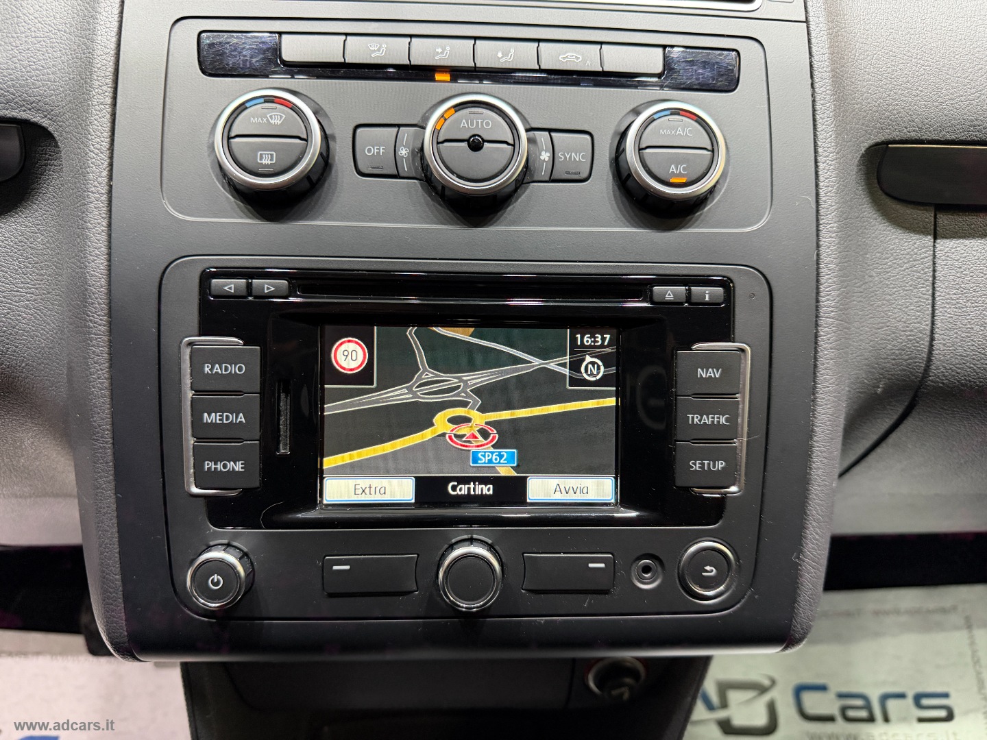 Touran 2.0 TDI 150 CV DSG Business BMT - immagine 39