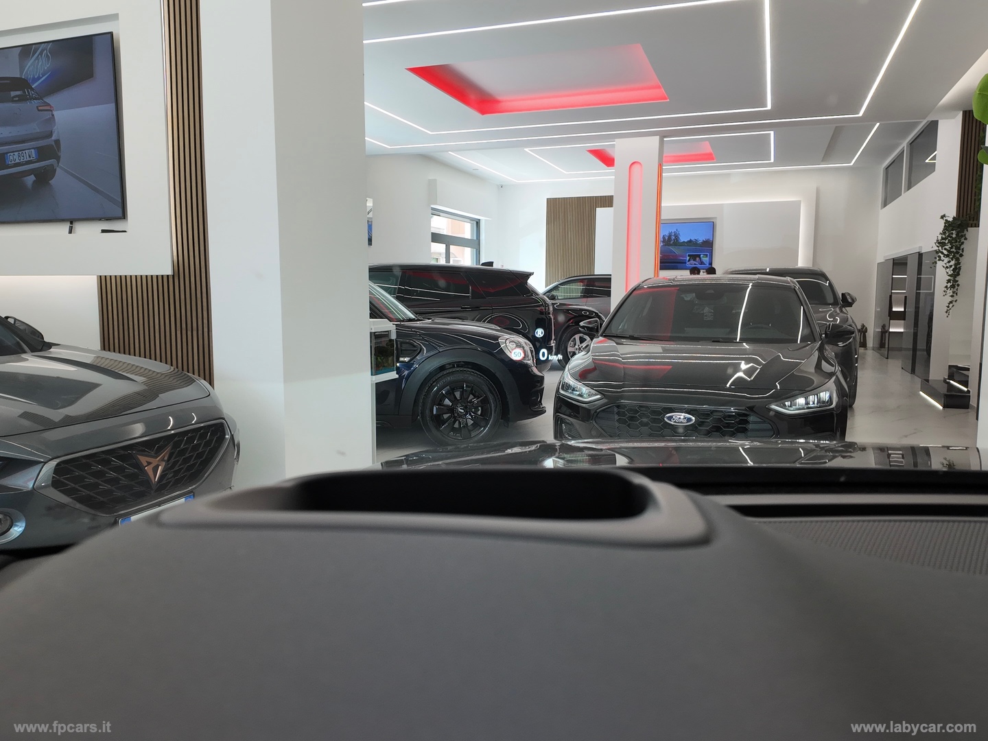 RR Evoque 2.0D I4 204 CV AWD Aut R-D.HSE - immagine 39