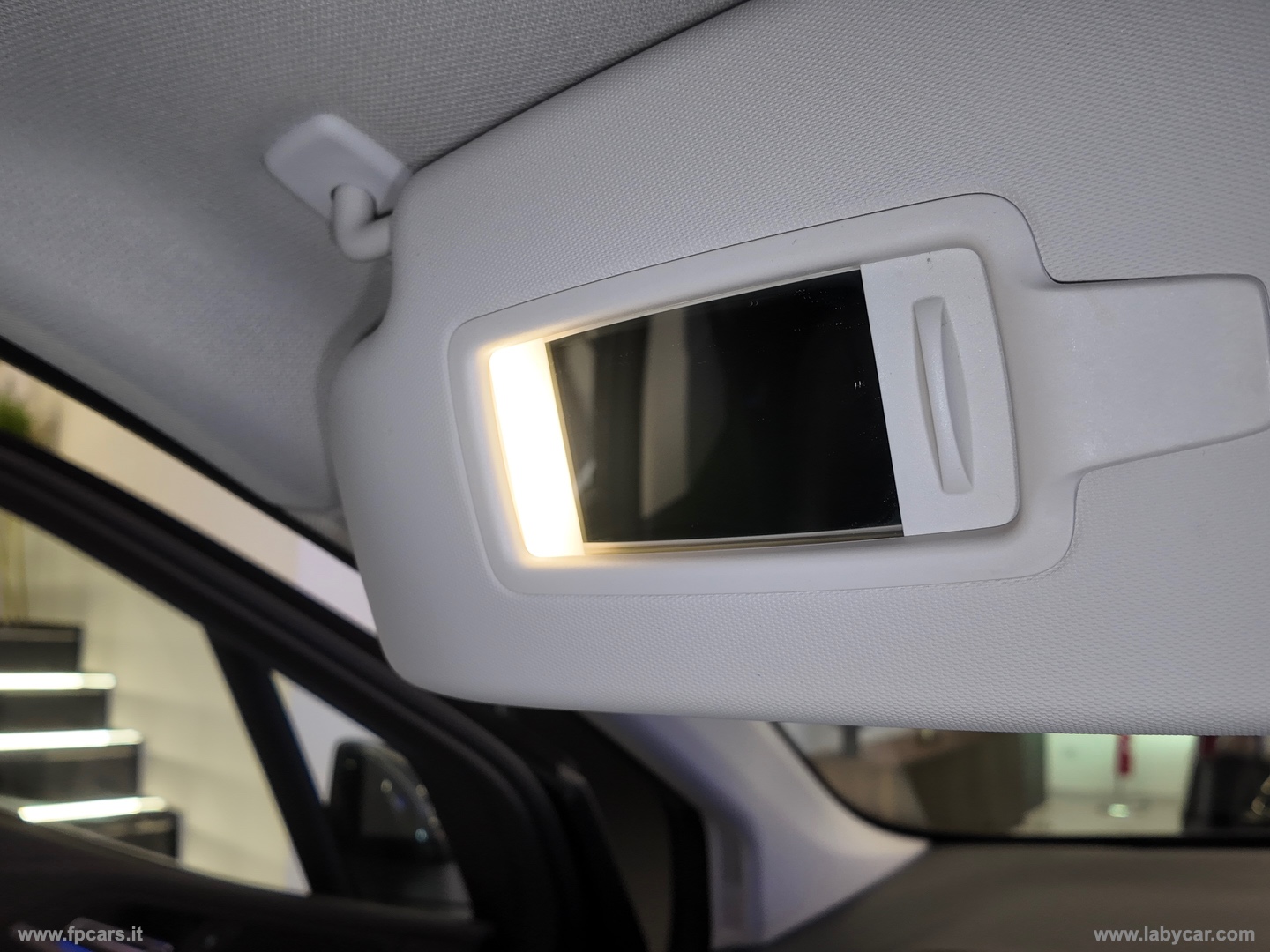 218d Active Tourer Luxury - immagine 40