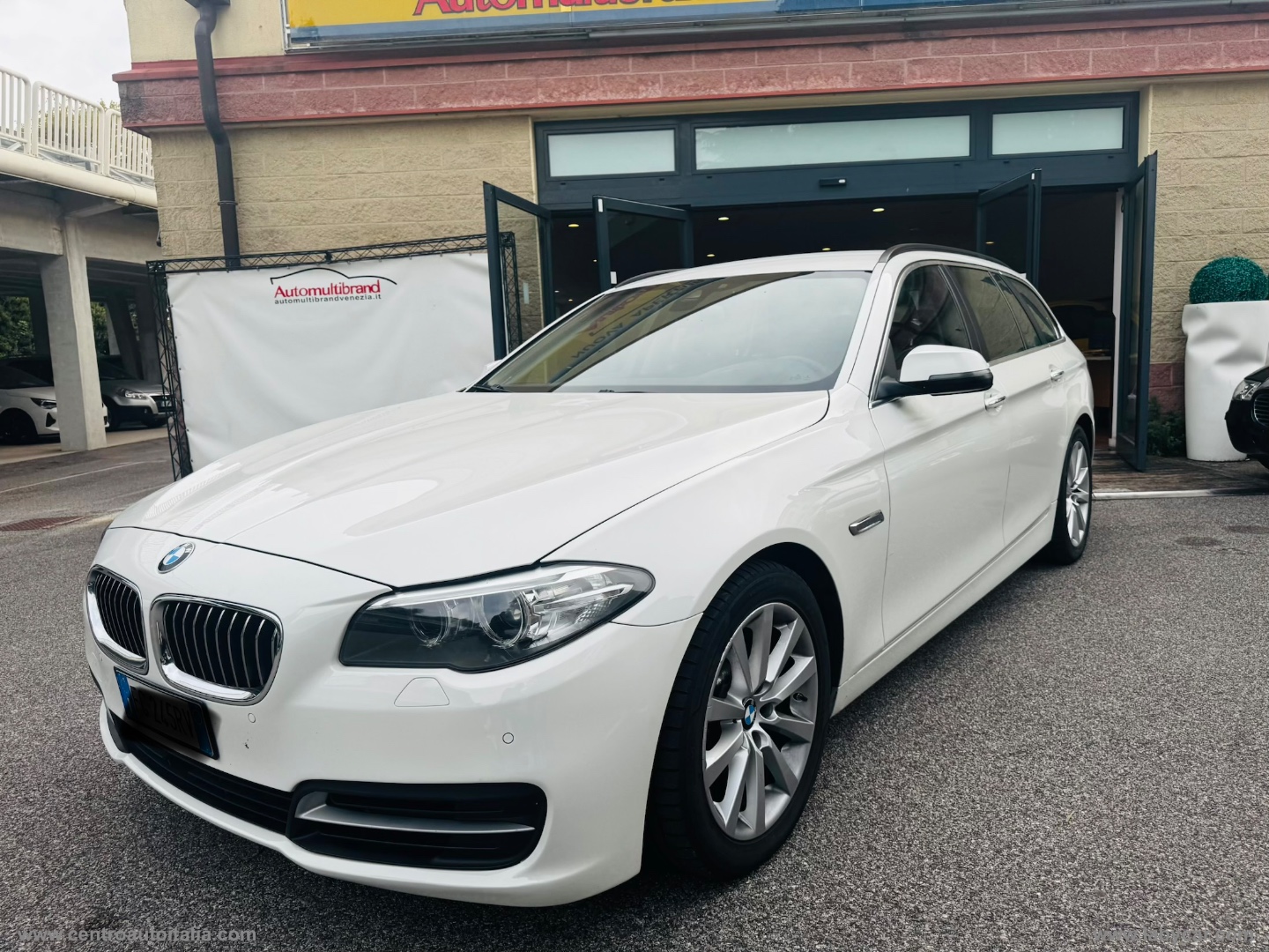 520d xDrive Touring - immagine 40