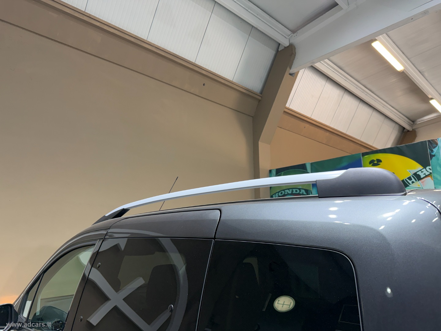 Tourneo Connect 1.0 EcoBoost Plus *5 POSTI*DOPPIA PORTA*VETRI SCURI* - immagine 41