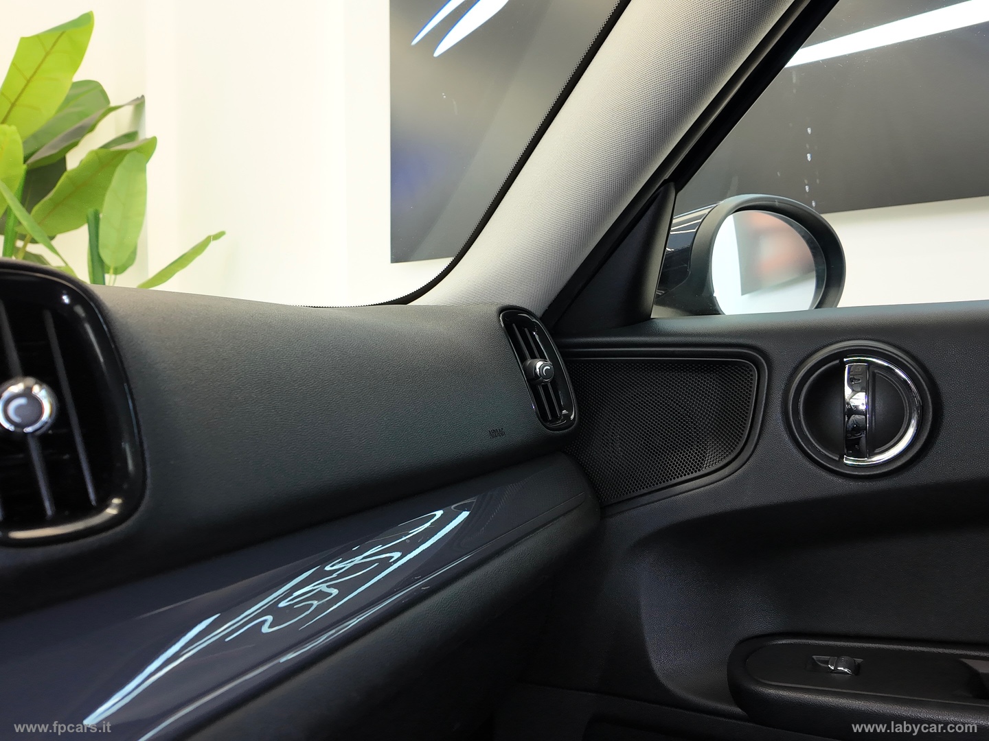 Mini Cooper D Business Countryman Aut. - immagine 41