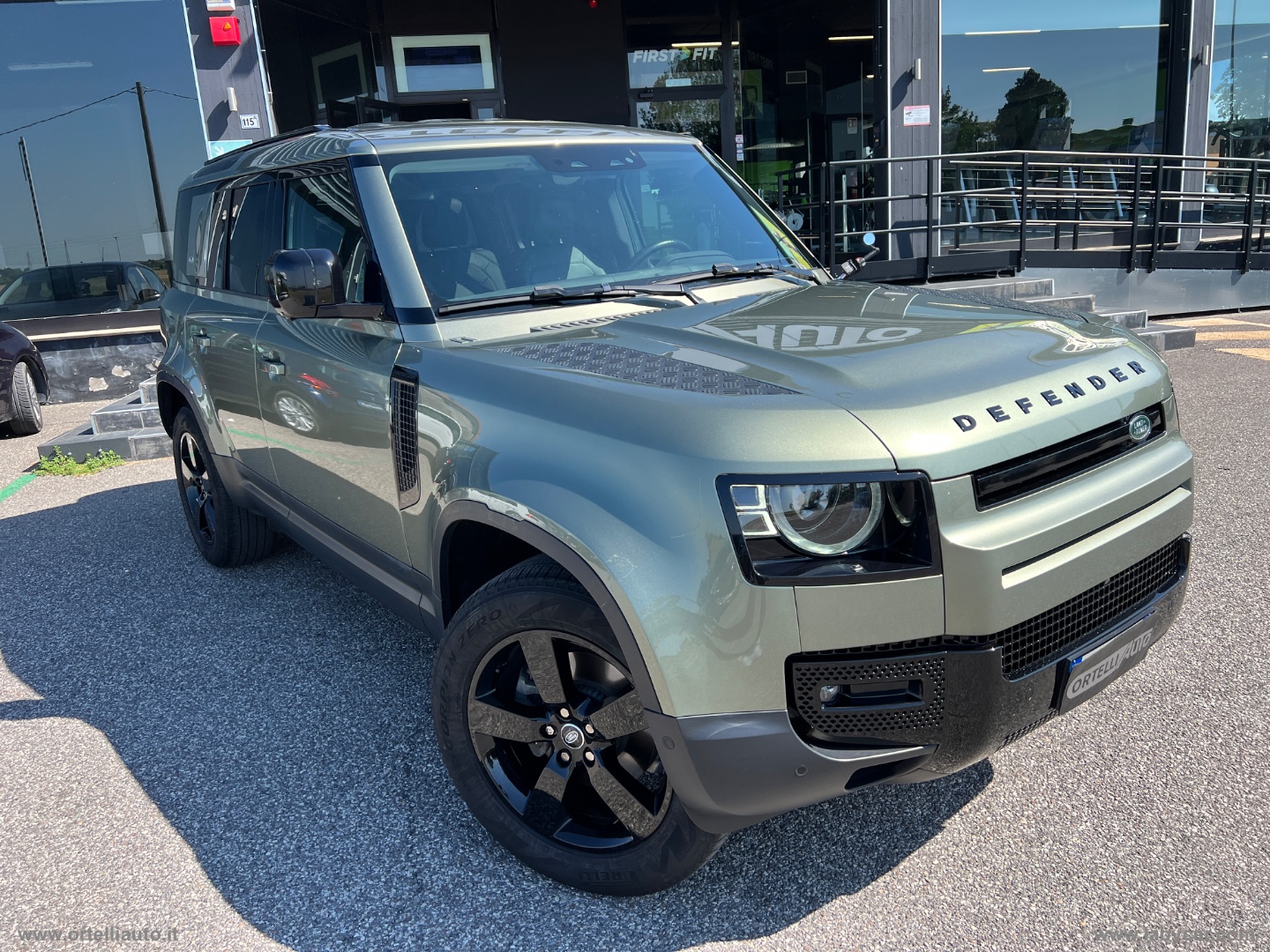 Defender 110 3.0D I6 250 CV AWD Auto SE - immagine 42