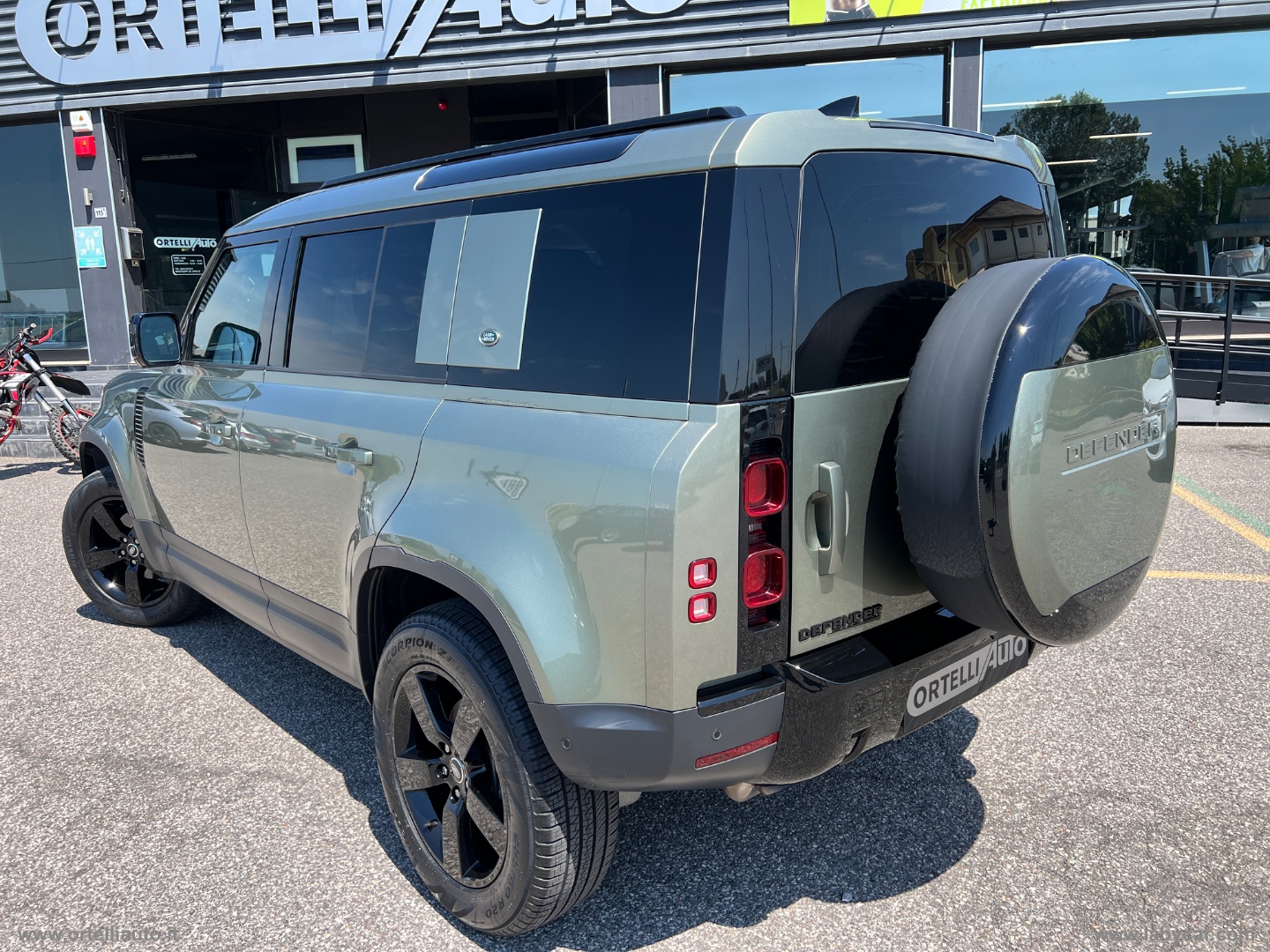 Defender 110 3.0D I6 250 CV AWD Auto SE - immagine 43