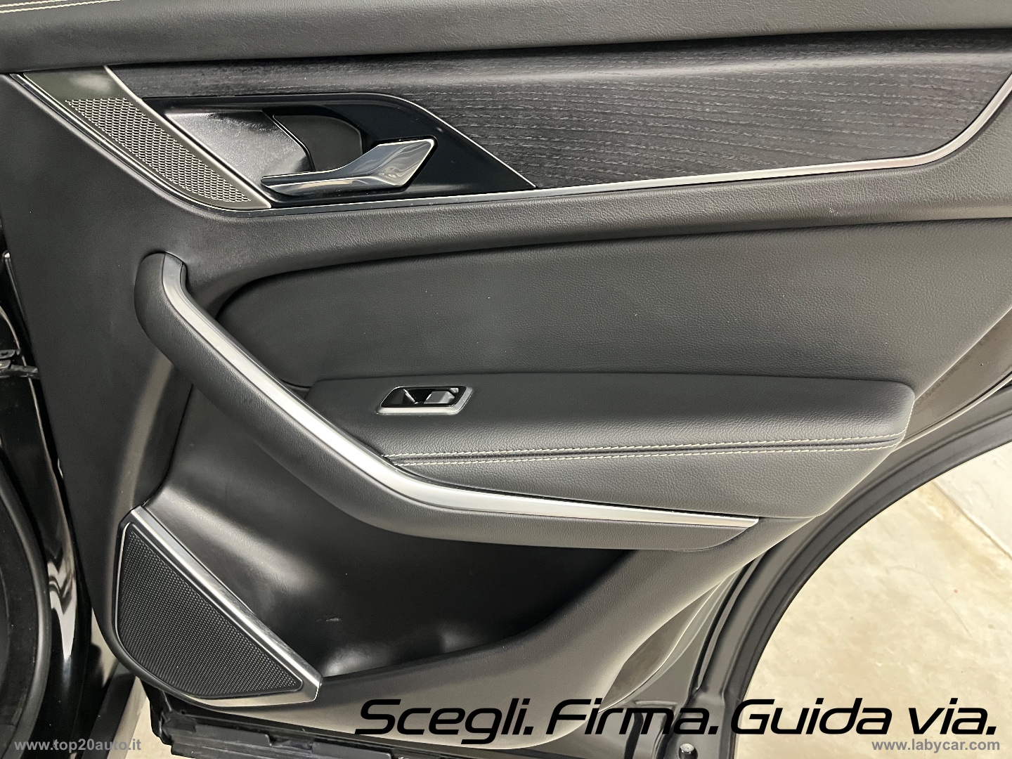 F-Pace 2.0 250 CV AWD aut. R-Dyn. Black EDITION - immagine 43