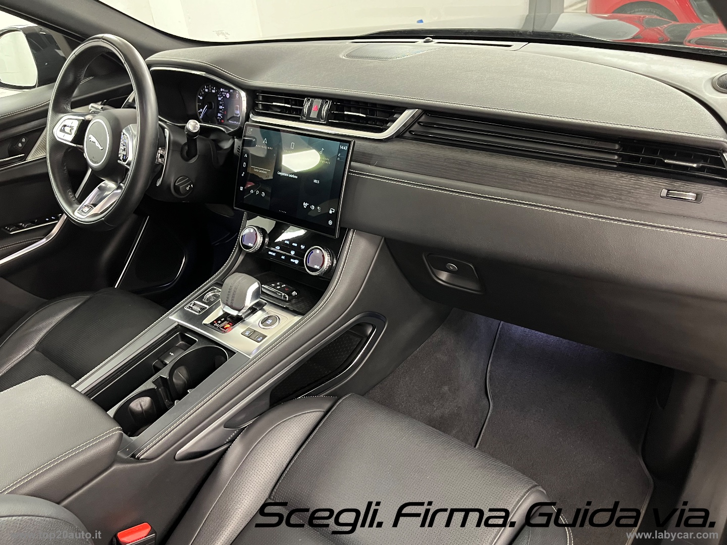 F-Pace 2.0 250 CV AWD aut. R-Dyn. Black EDITION - immagine 44