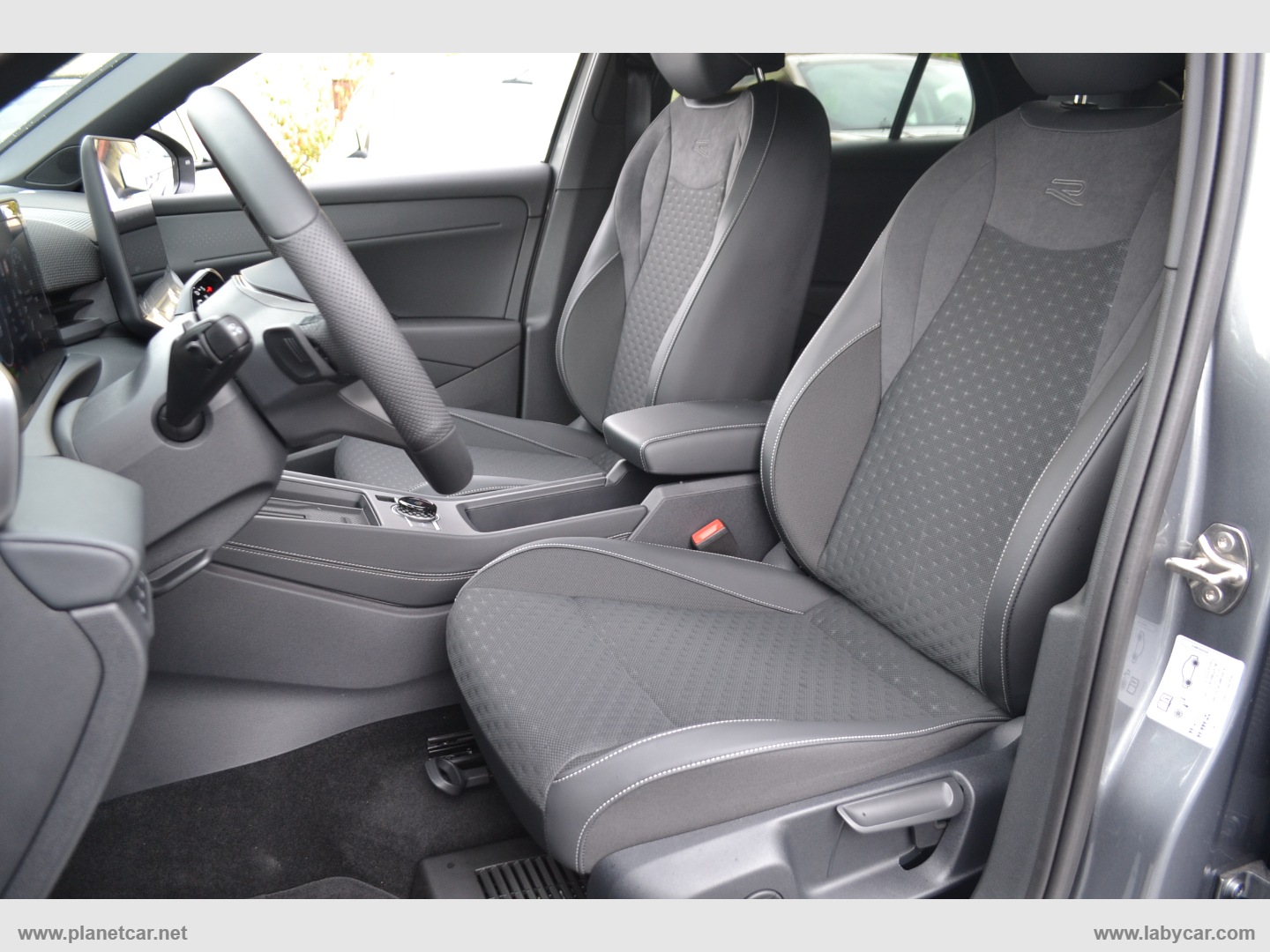 T-Roc 1.5 eTSI ACT 150 CV DSG R-Line - immagine 45