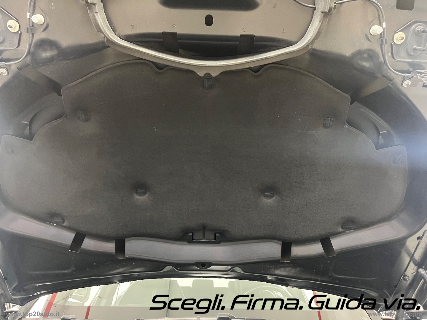 F-Pace 2.0 250 CV AWD aut. R-Dyn. Black EDITION - immagine 45