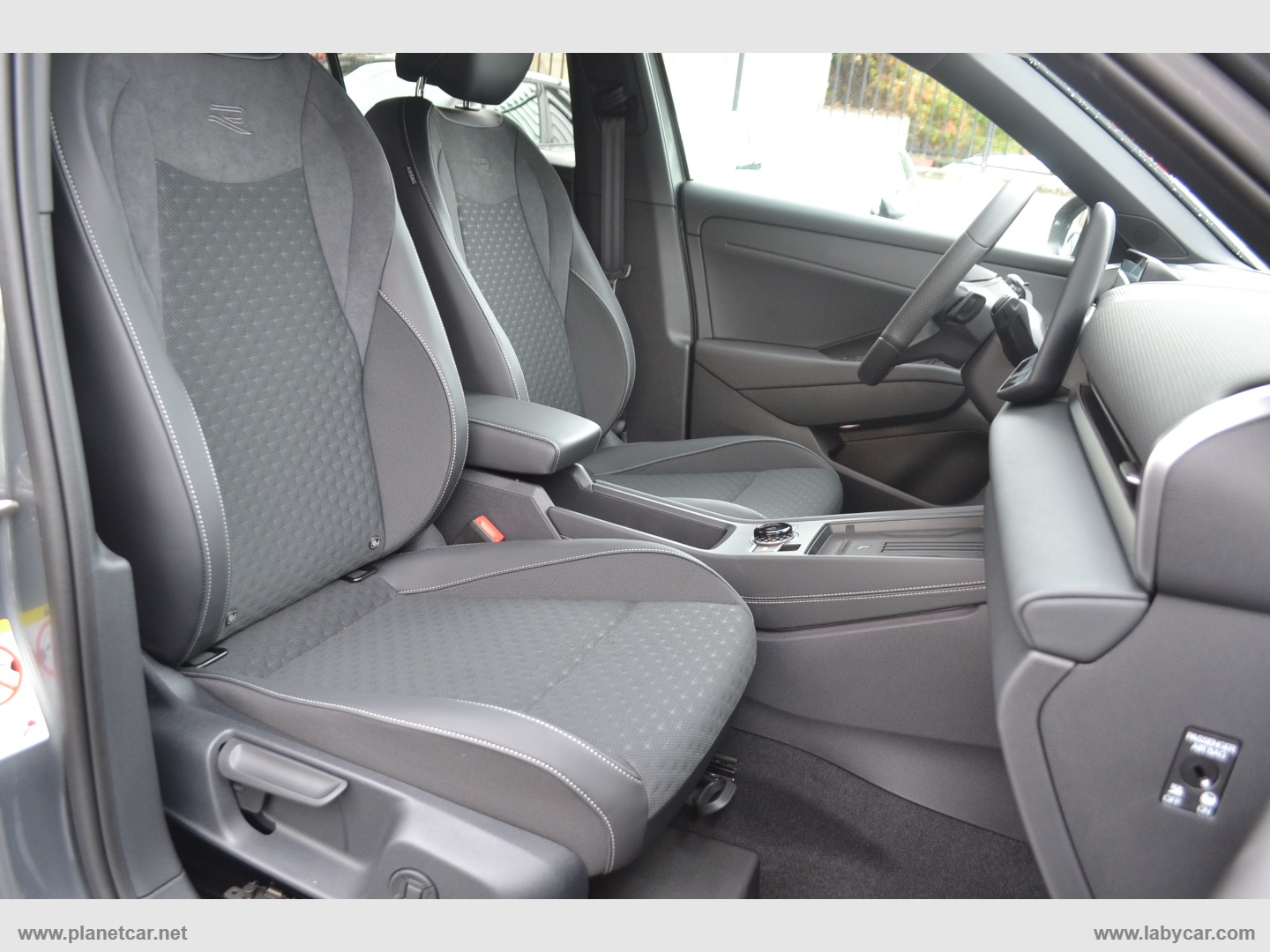 T-Roc 1.5 eTSI ACT 150 CV DSG R-Line - immagine 46
