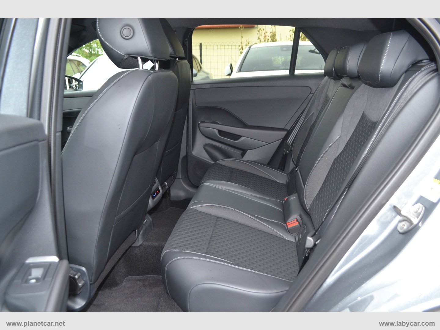 T-Roc 1.5 eTSI ACT 150 CV DSG R-Line - immagine 47