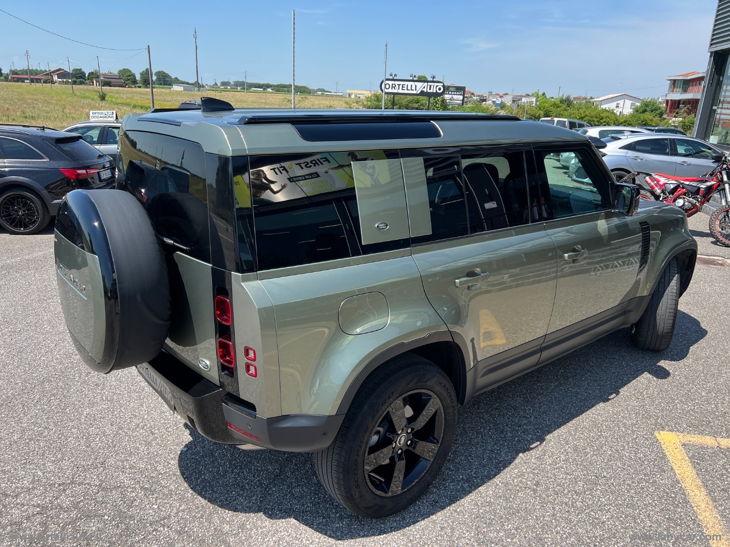 Defender 110 3.0D I6 250 CV AWD Auto SE - immagine 47