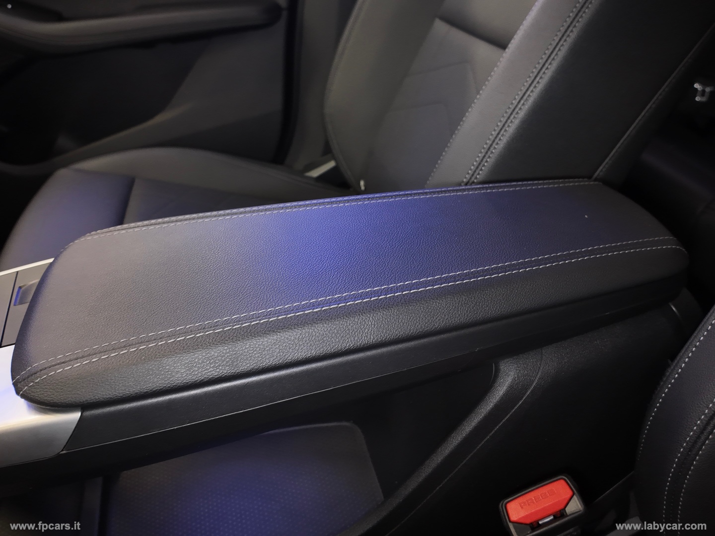 218d Active Tourer Luxury - immagine 47