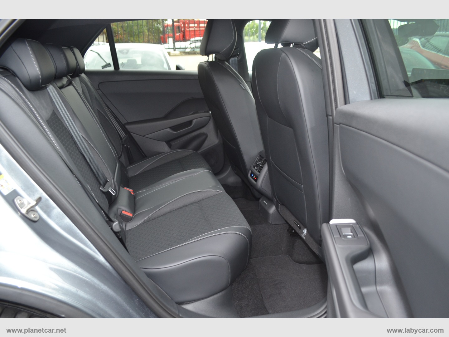 T-Roc 1.5 eTSI ACT 150 CV DSG R-Line - immagine 48