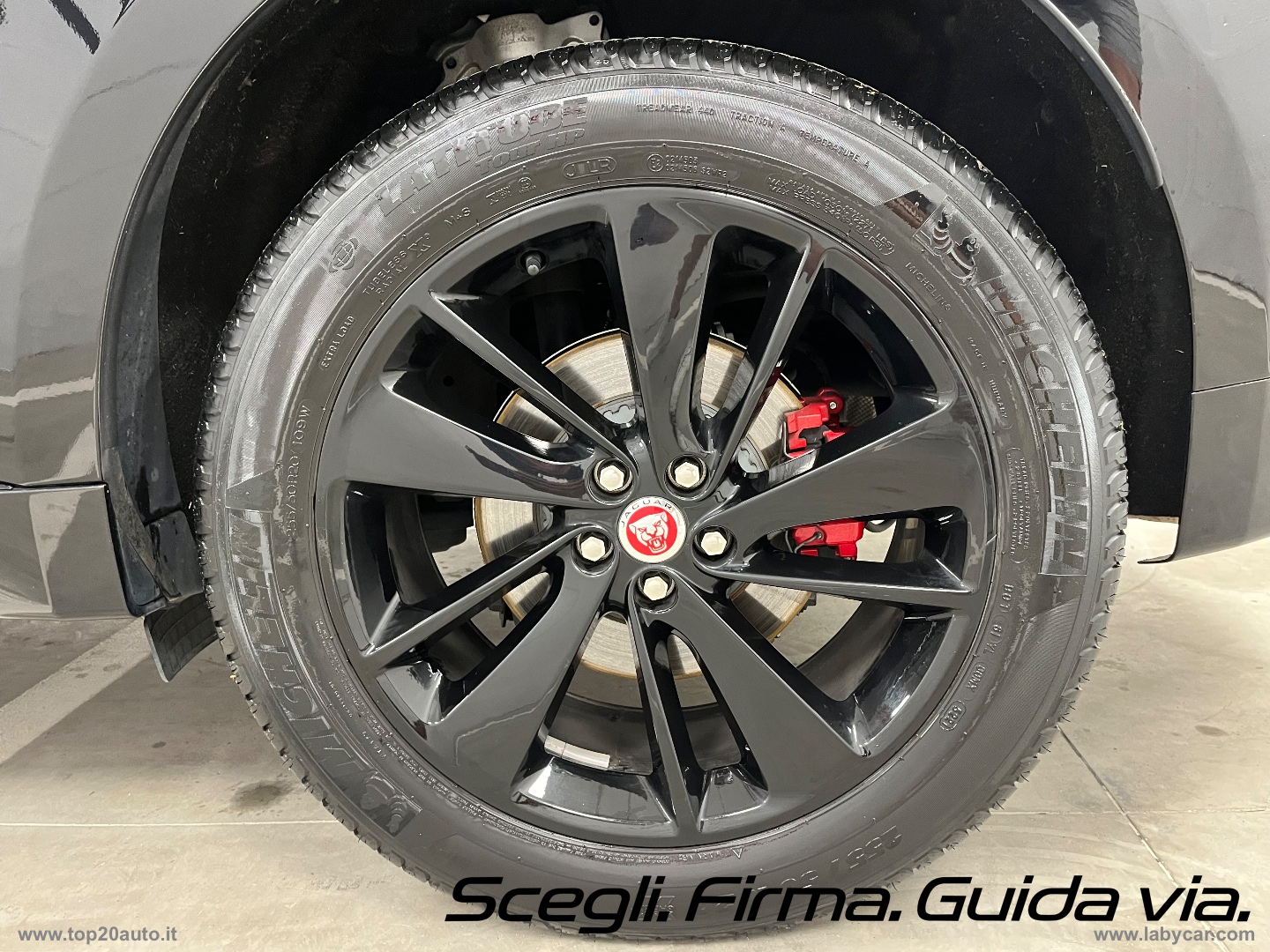 F-Pace 2.0 250 CV AWD aut. R-Dyn. Black EDITION - immagine 48