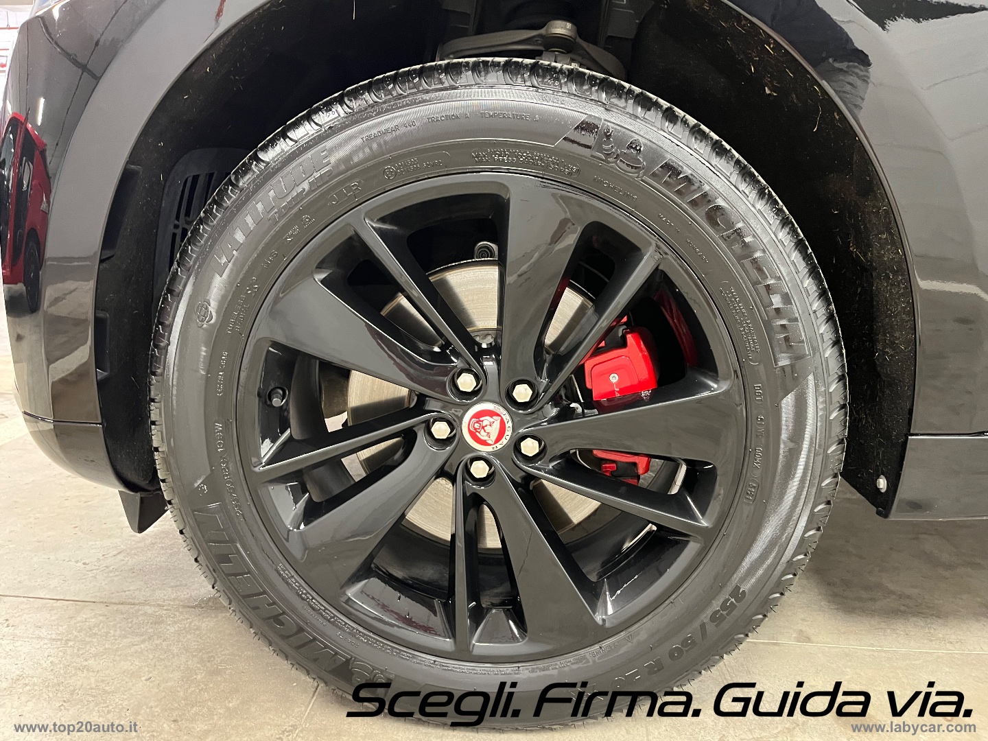 F-Pace 2.0 250 CV AWD aut. R-Dyn. Black EDITION - immagine 49