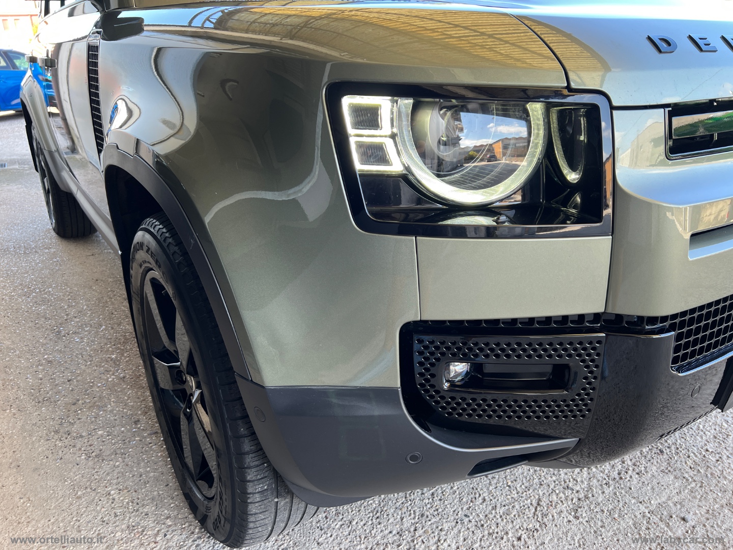 Defender 110 3.0D I6 250 CV AWD Auto SE - immagine 50
