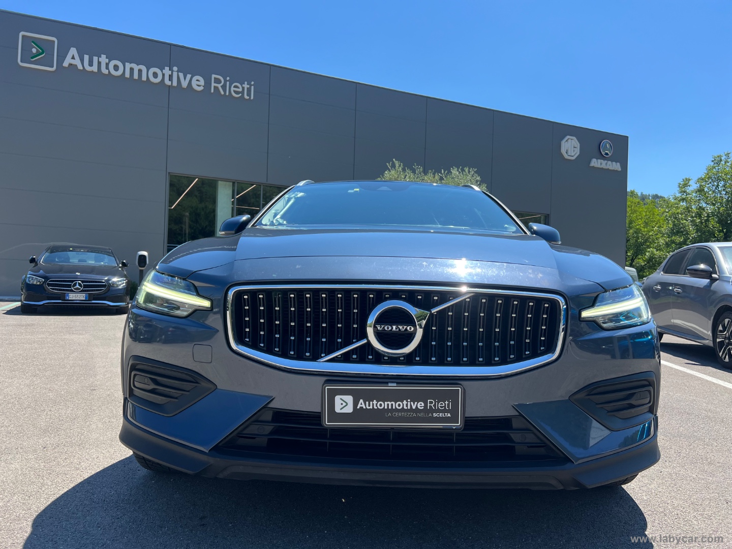 V60 Cross Country D4 AWD Geartronic Pro - immagine 2
