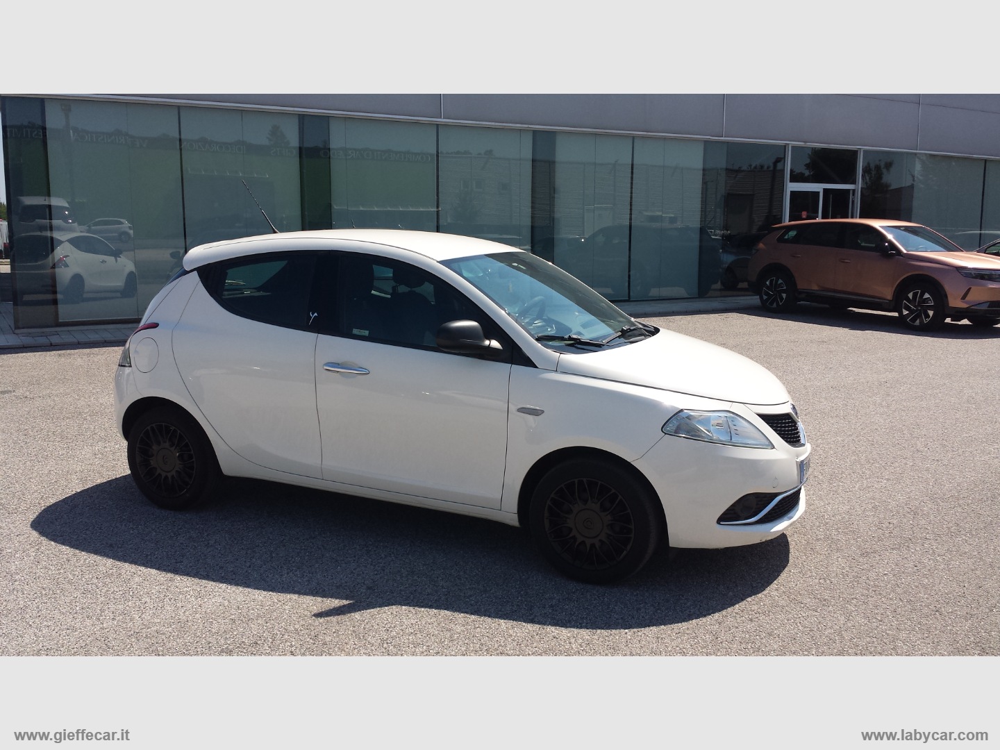 Ypsilon 1.2 69 CV 5p. Silver - immagine 2