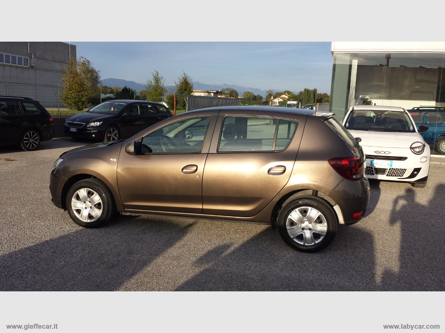 Sandero 1.0 SCe 12V 75 CV Lauréate - immagine 2