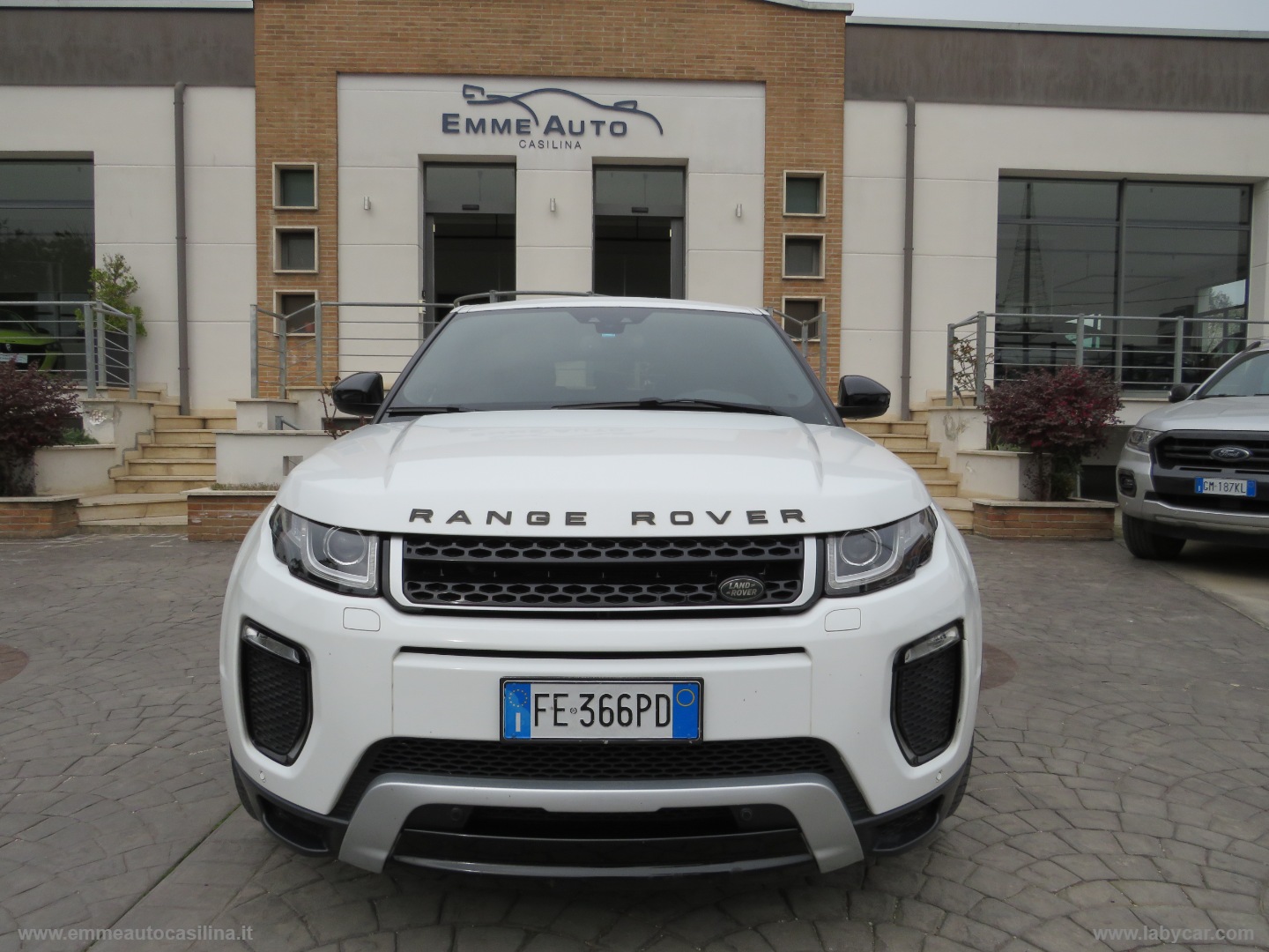 RR Evoque 2.0 TD4 180CV 5p. HSE Dynamic - immagine 2
