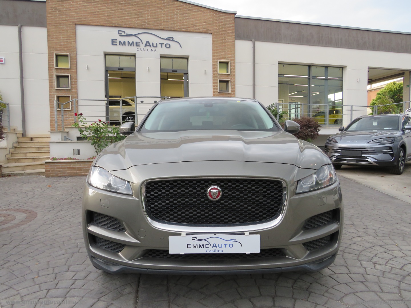 F-Pace 3.0 D V6 300CV AWD aut. Portfolio - immagine 2