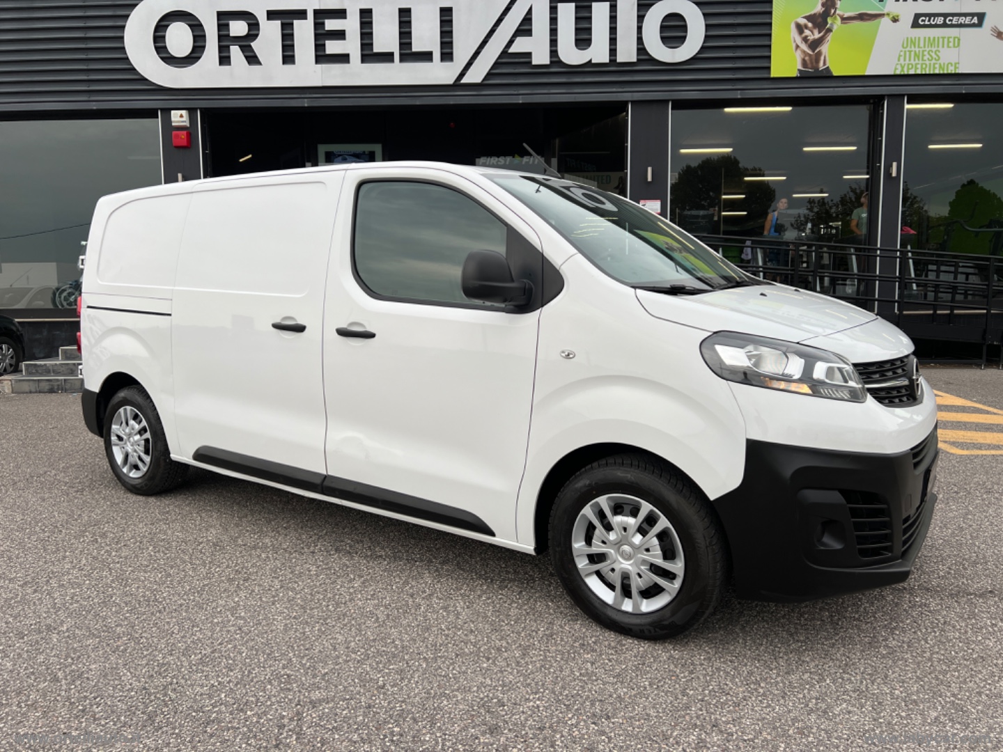 Vivaro 2.0D180S&S AT8 PL-TN M Fur. Enjoy + IVA - immagine 2