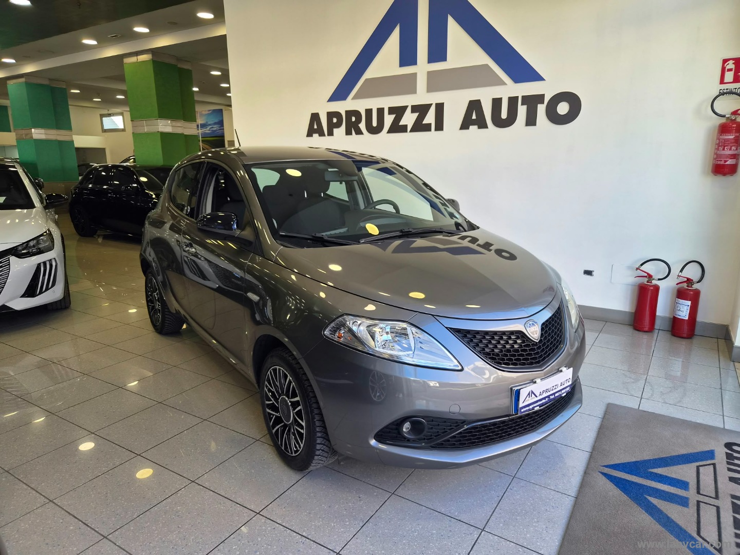 Ypsilon 1.2 69 CV 5p. GPL Ecochic Gold - immagine 2