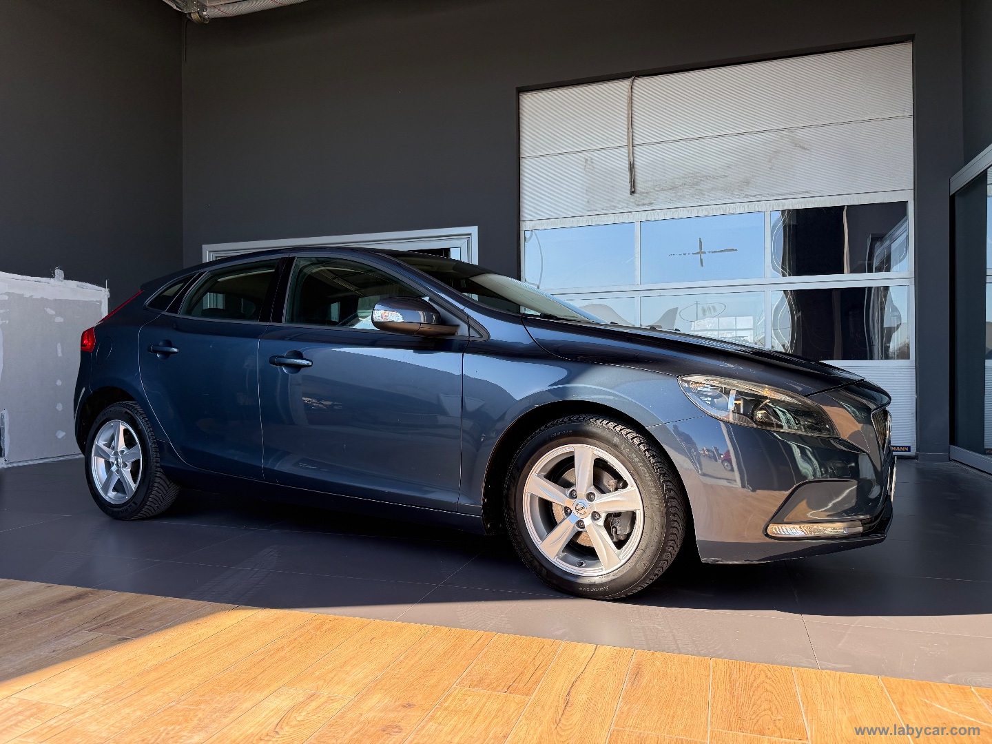 V40 D2 Momentum N1 GANCIO TRAINO - immagine 2