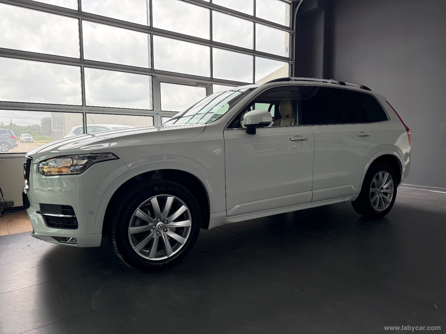 XC90 D5 AWD Geartronic 7 posti Momentum - immagine 2