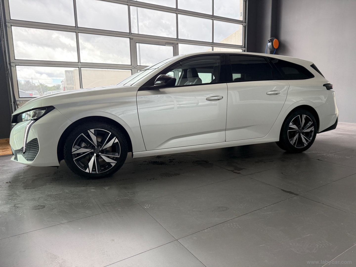 308 BlueHDi 130 S&S EAT8 SW Allure - immagine 2