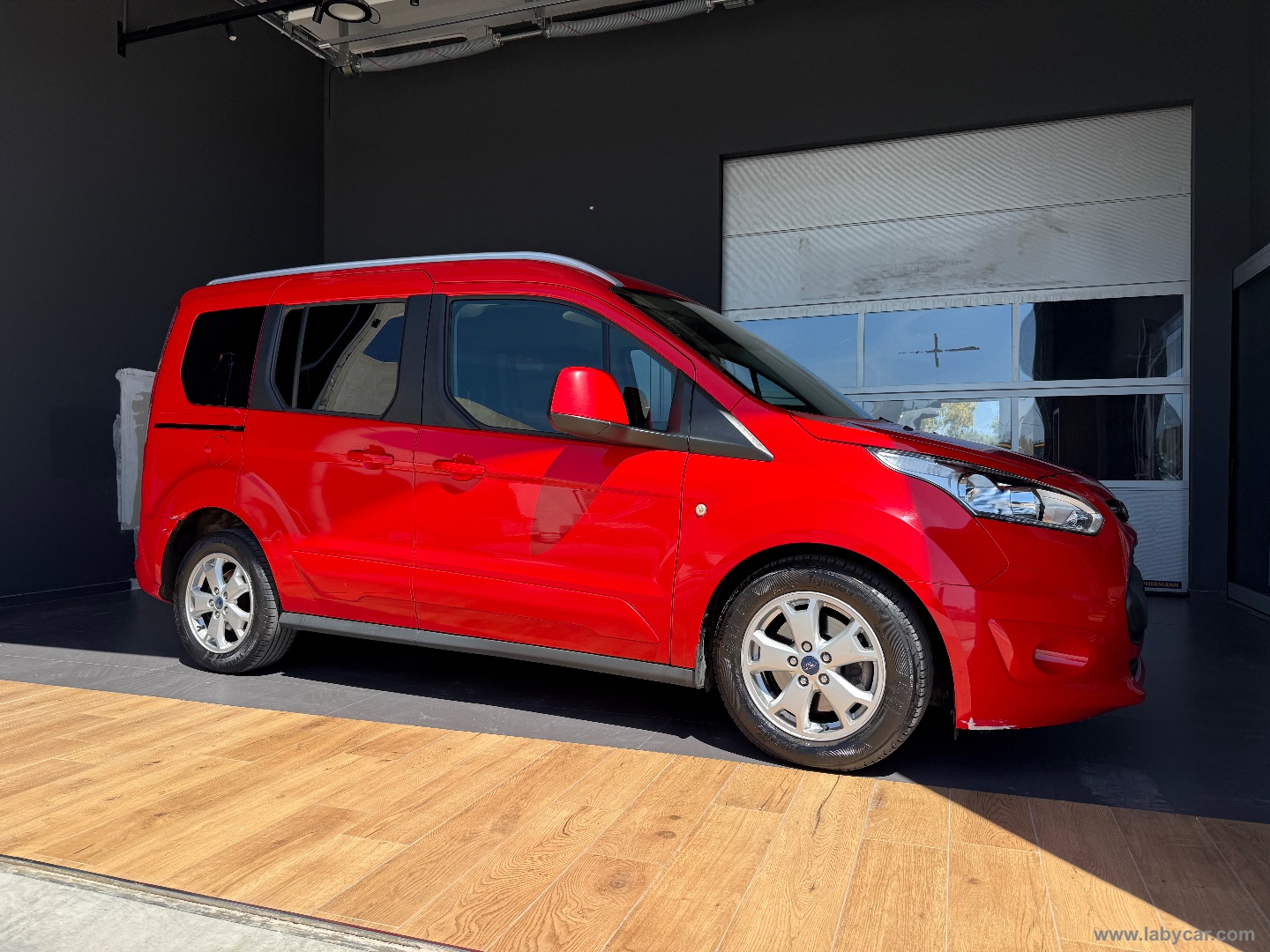 Tourneo Connect 1.5 TDCi 120 CV Plus - immagine 2