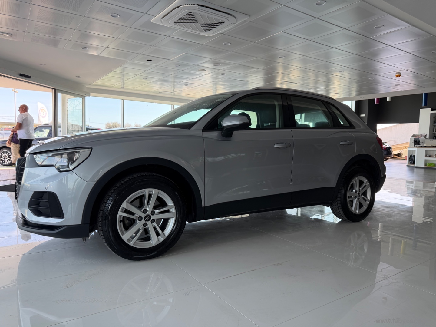 Q3 35 TDI S tronic Business - immagine 2