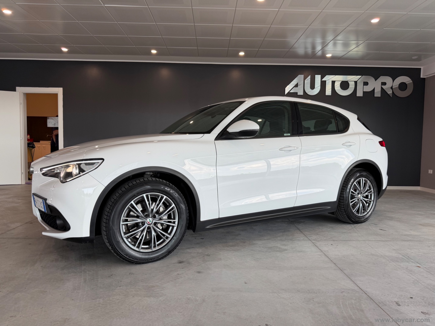 Stelvio 2.2 T.diesel 150CV AT8 RWD Super - immagine 2
