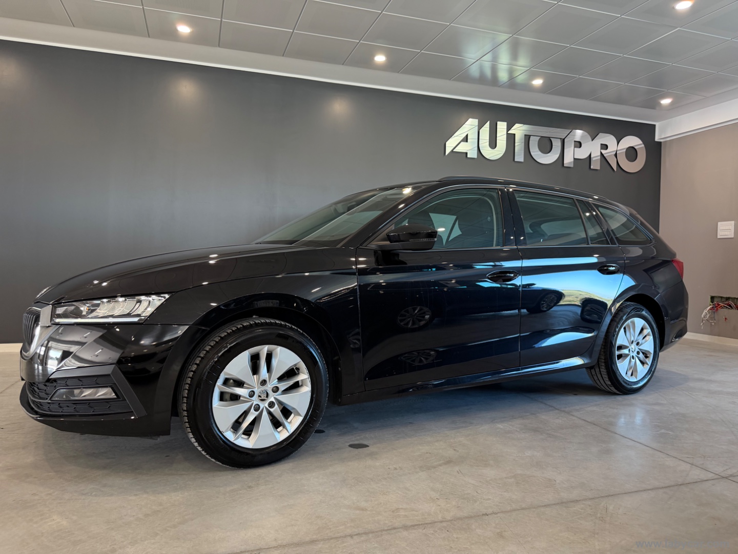 Octavia 2.0 TDI SCR 150CV DSG Wag. Exec. - immagine 2