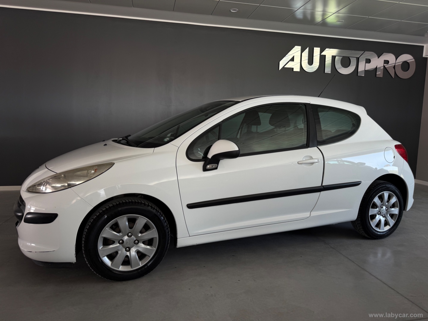 207 1.4 8V 75CV 3p. ONE Line - immagine 2