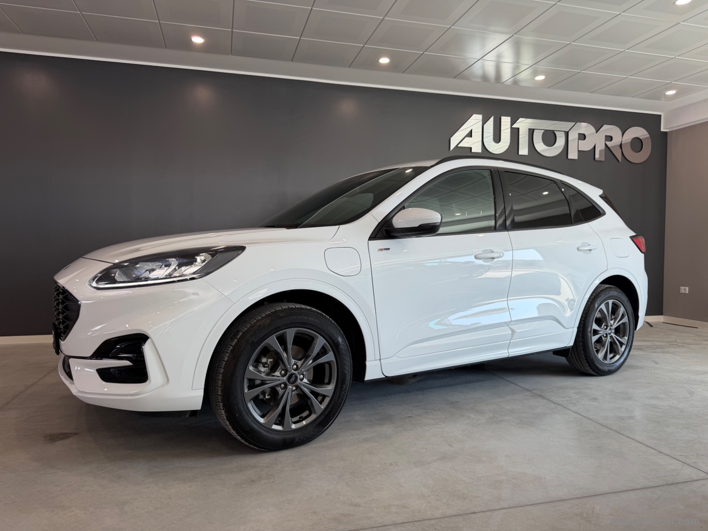 Kuga 2.5 Plug In Hybr 225 CVT 2WD ST-L.X - immagine 2