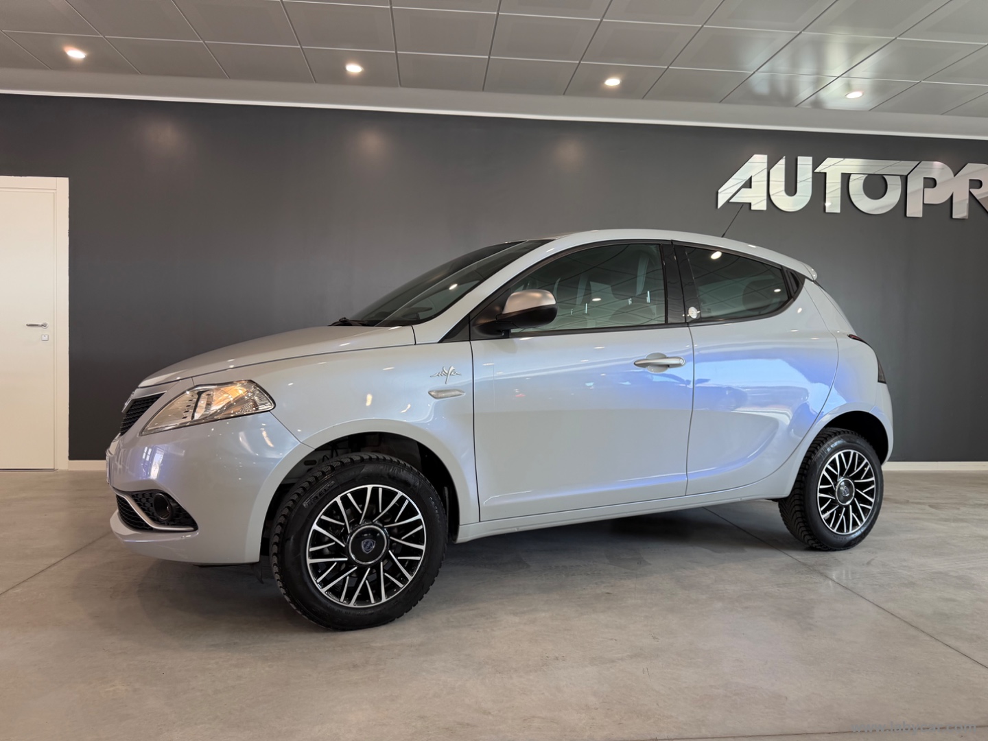 Ypsilon 0.9 T.Air 85CV 5p.Met.Ec.Silver - immagine 2