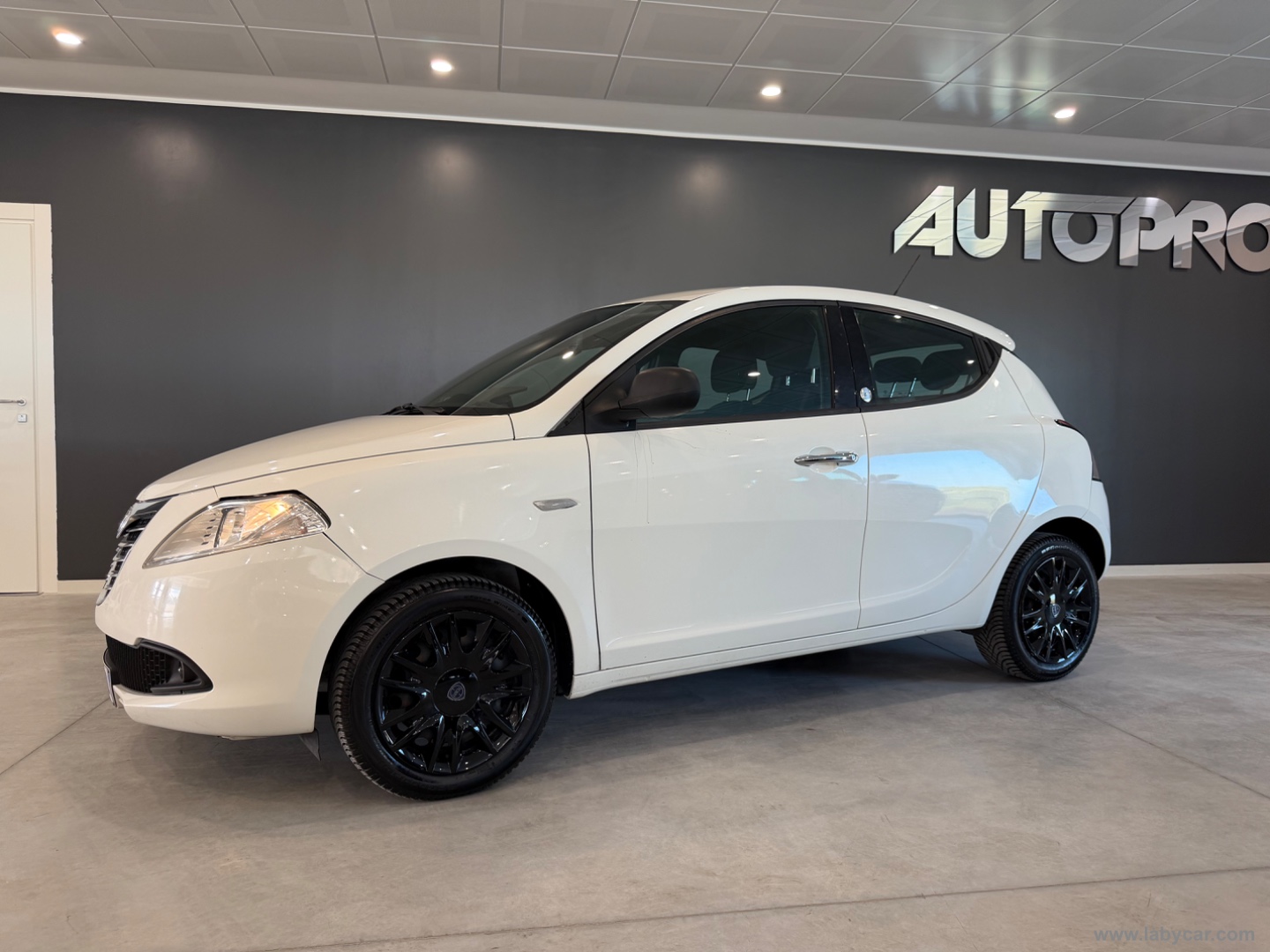 Ypsilon 1.2 69 CV 5p. GPL Ecochic Silver - immagine 2