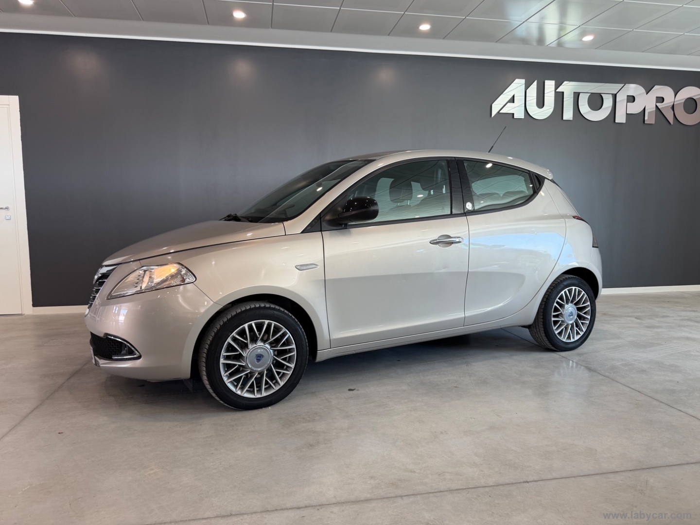Ypsilon 1.2 69 CV 5p. GPL Ecochic Silver - immagine 2