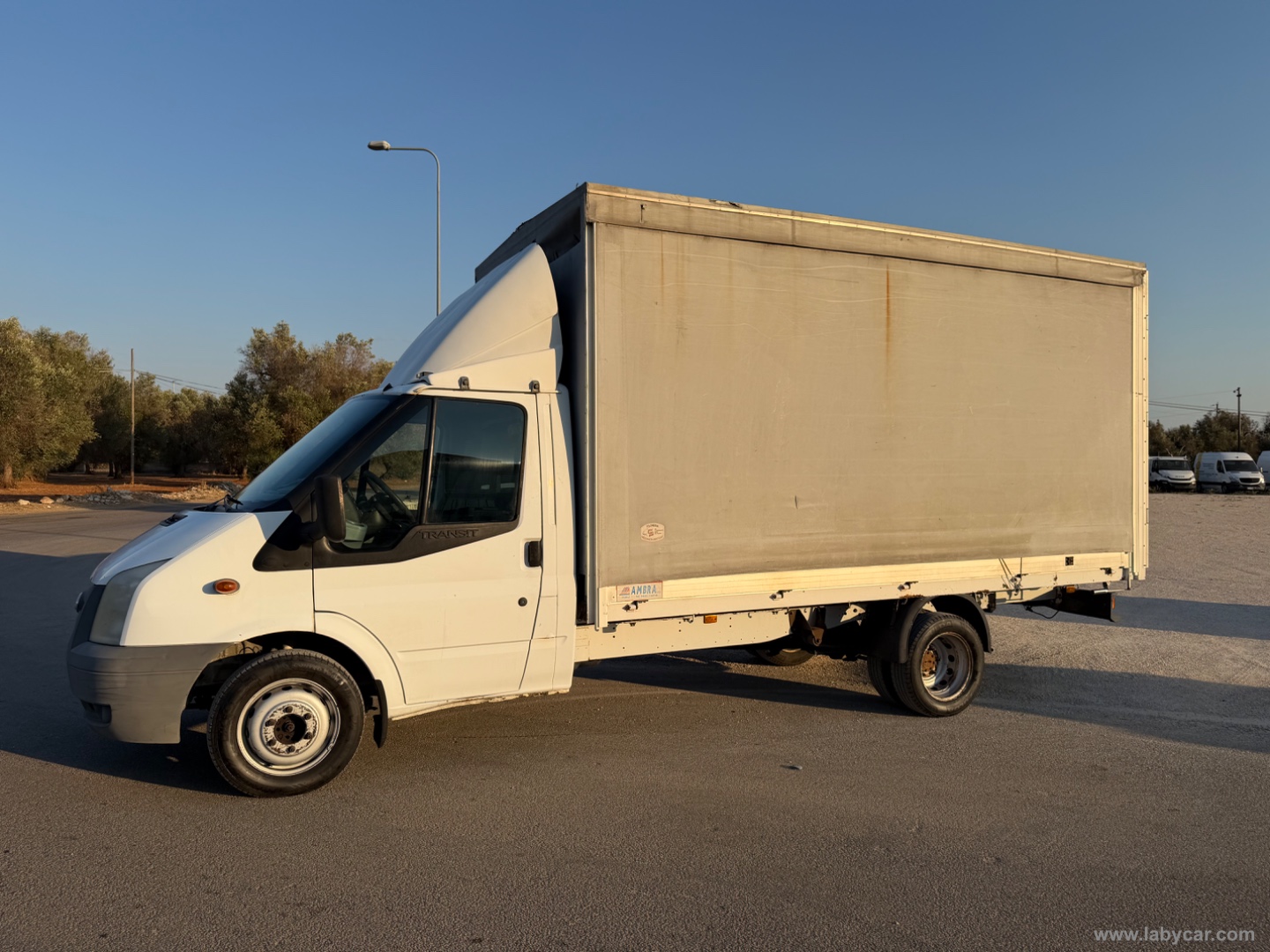 Transit 350L 2.4 TDCi/115 PL-RG Cabinato - immagine 2