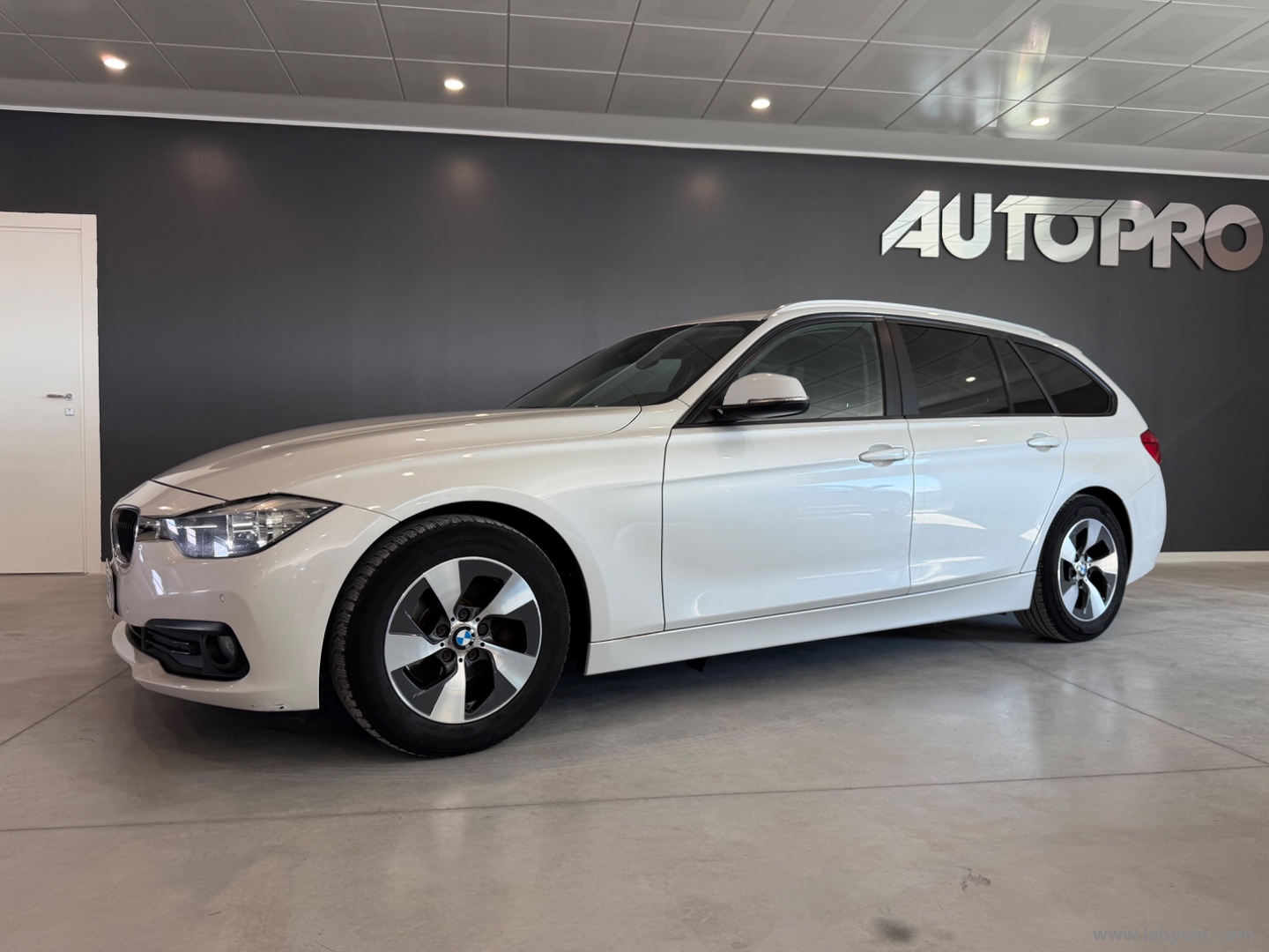 320d Efficient Dynamics Touring - immagine 2