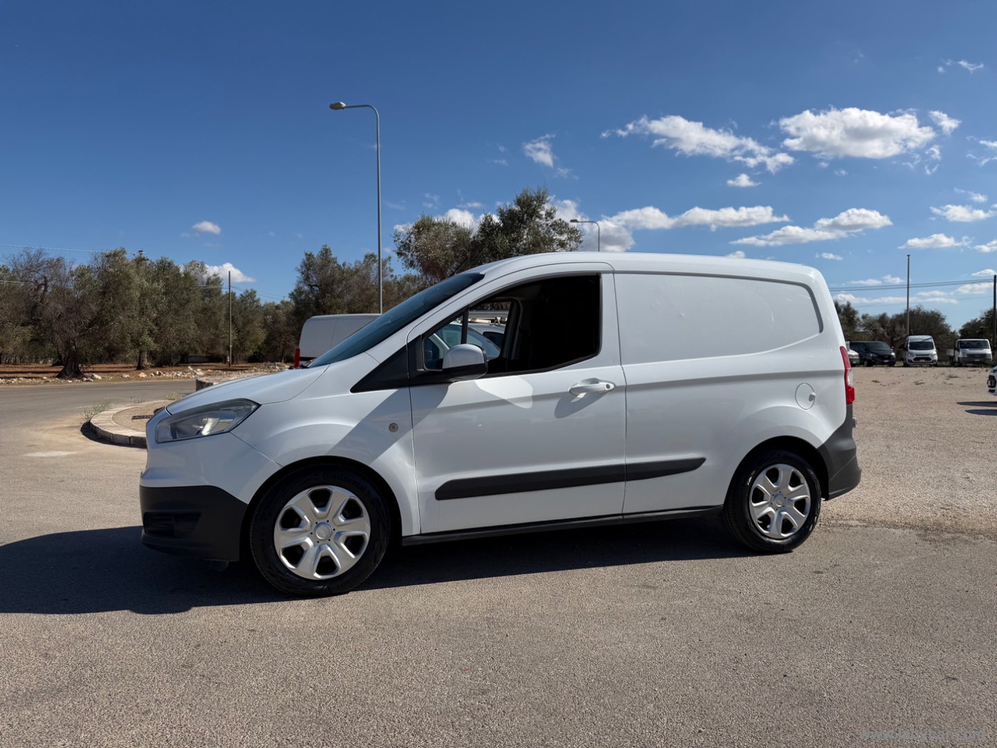 Transit Courier 1.5 TDCi 75CV Van Entry - immagine 2