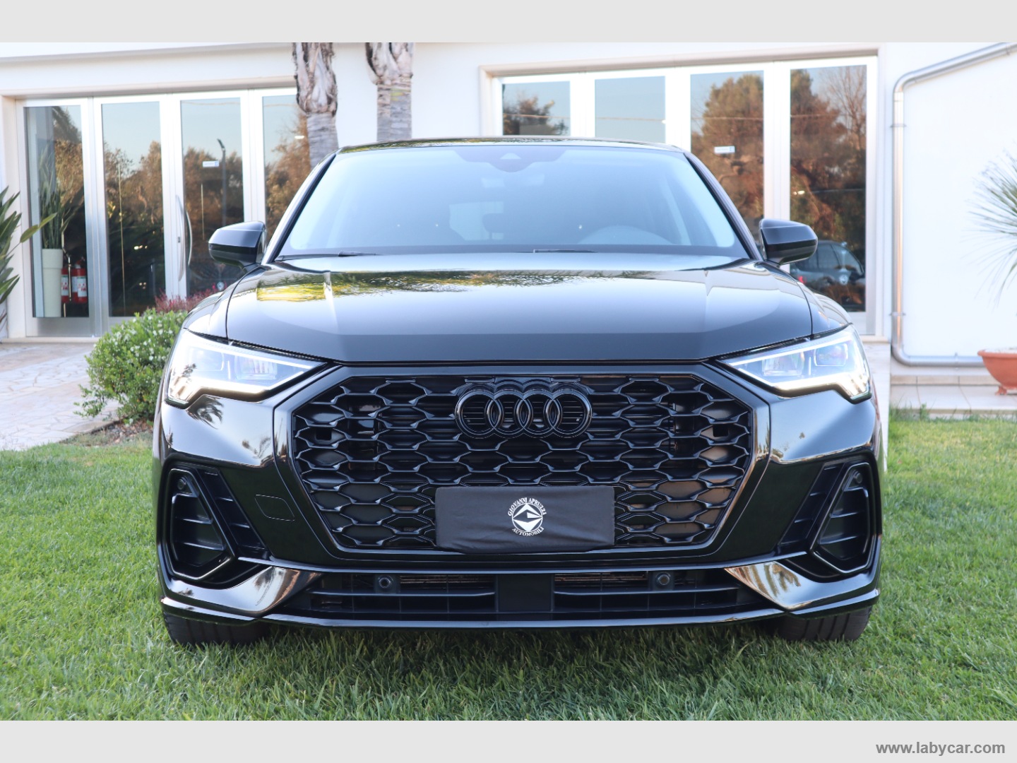 Q3 SPB 35 TDI S tronic Identity Black - immagine 2