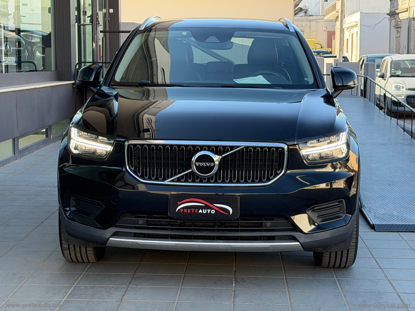 XC40 D3 AWD Geartronic Momentum - immagine 2