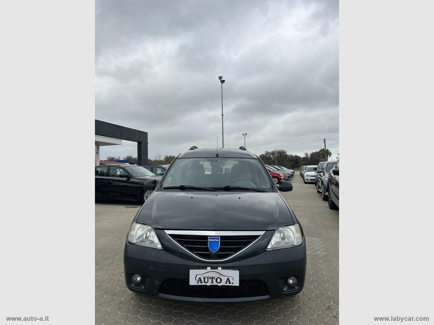Logan MCV 1.5 dCi 70 CV 5 posti Ambiance - immagine 2