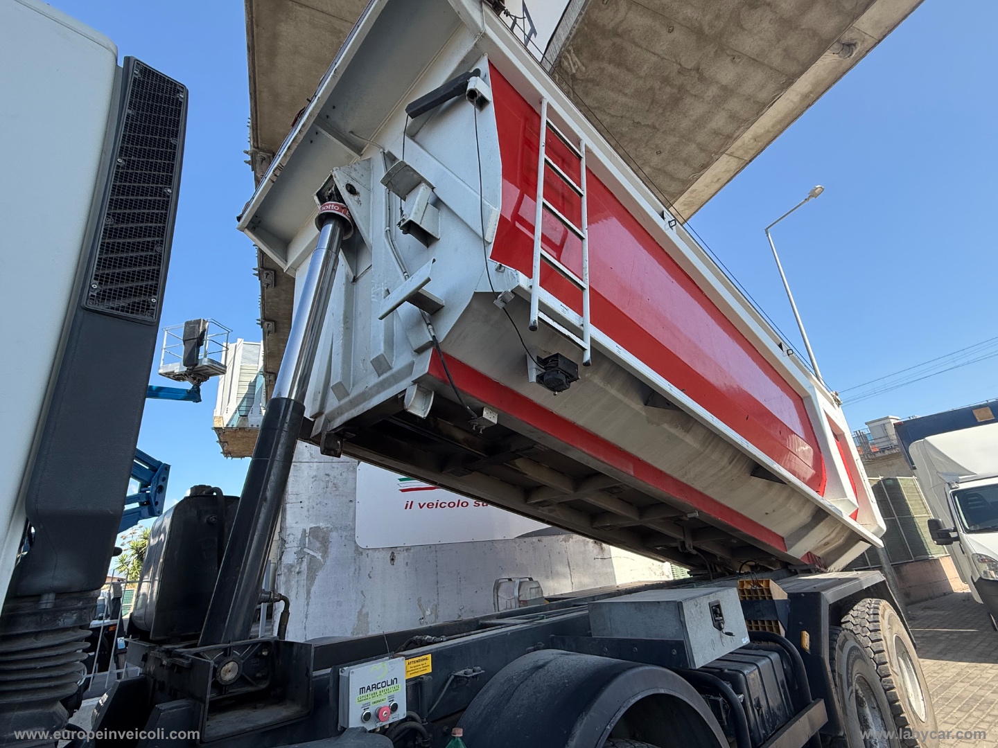 STRALIS 410 - 4 ASSI RIBALTABILE VASCA - immagine 2