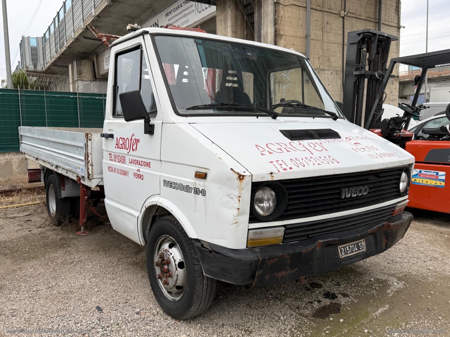 35F8 CASSONE CON GRU - immagine 2