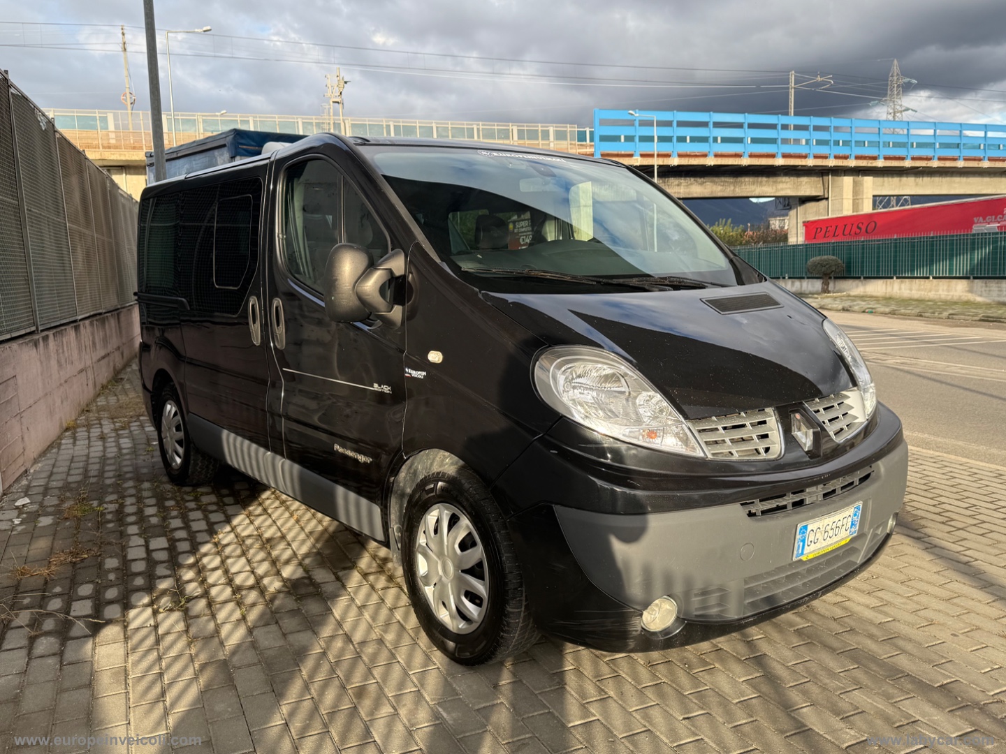 Trafic 8 POSTI 2.0 dCi 115CV - immagine 2